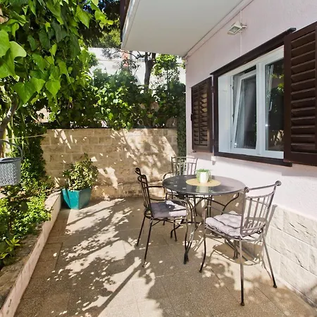 Milton Hvar Daire