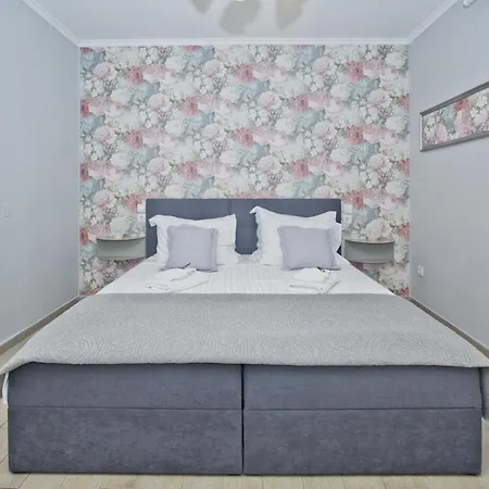 Milton Hvar * Χβαρ