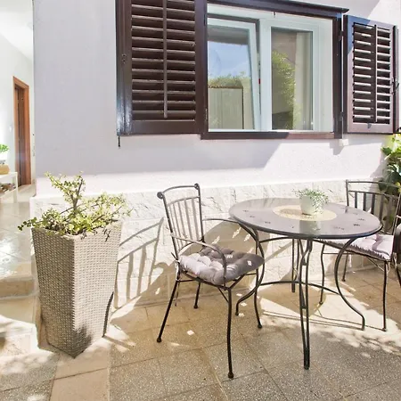 Apartment Milton Hvar