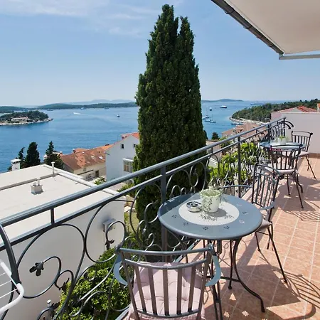 Apartment Milton Hvar