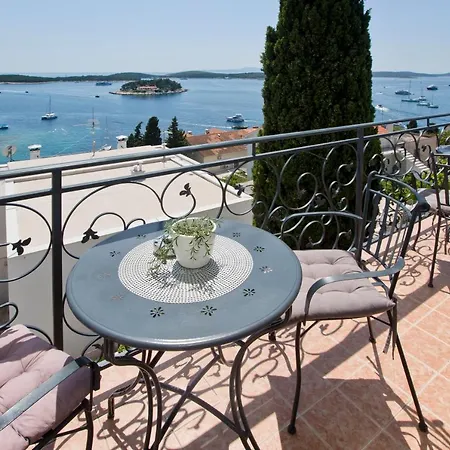 Apartment Milton Hvar