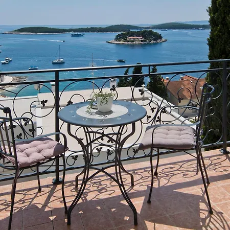 Apartment Milton Hvar