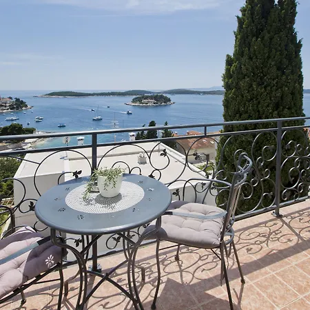 Apartment Milton Hvar *