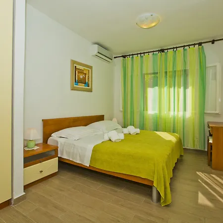 Apartment Milton Hvar