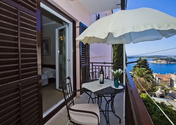 Milton Hvar * 赫瓦尔