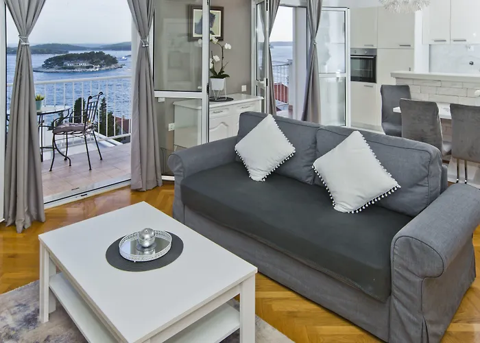 Milton Hvar Apartment *