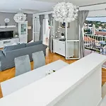 Milton Hvar